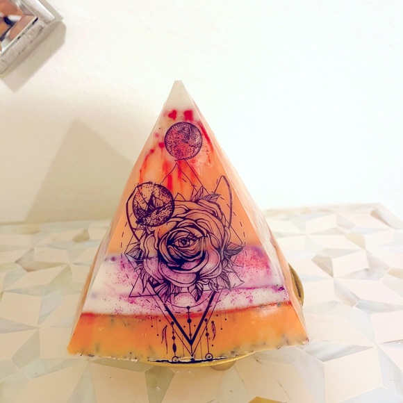 NWT Mountain Lotus Candle - Picture 1 of 2